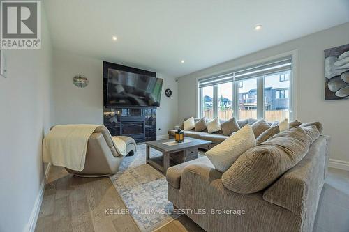 1879 Boardwalk Way, London, ON - Indoor Photo Showing Living Room