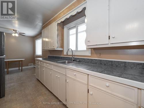 5 William Street, Bracebridge, ON - Indoor Photo Showing Kitchen