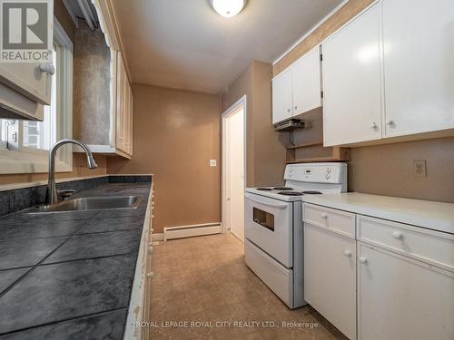 5 William Street, Bracebridge, ON - Indoor Photo Showing Kitchen With Double Sink