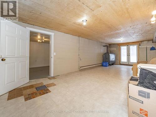 5 William Street, Bracebridge, ON - Indoor Photo Showing Garage