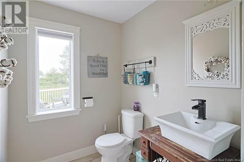 699 Route 105, Maugerville, NB - Indoor Photo Showing Bathroom