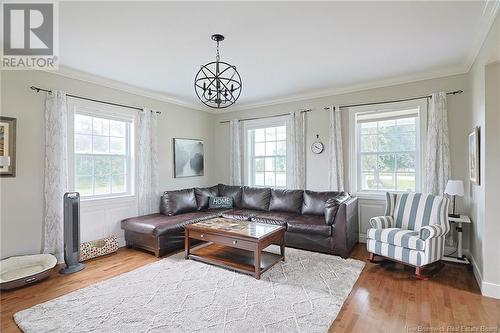 699 Route 105, Maugerville, NB - Indoor Photo Showing Living Room