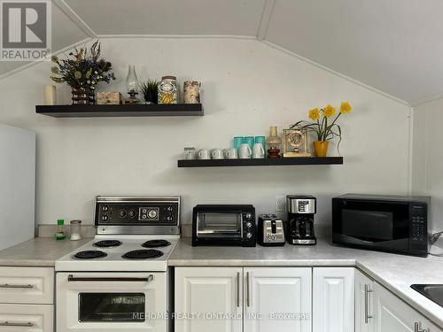 465 Bluewater Lane, Wasaga Beach, ON - Indoor Photo Showing Kitchen