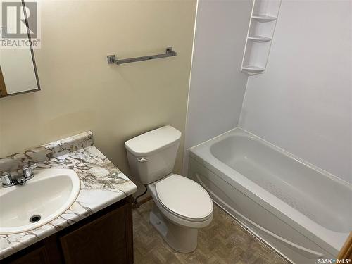 206 55 Alport Crescent, Regina, SK - Indoor Photo Showing Bathroom