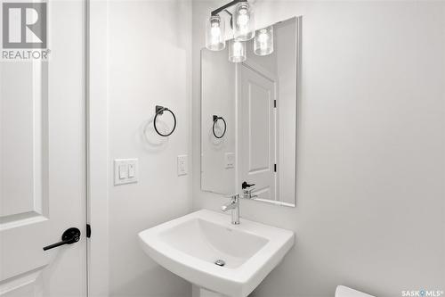 151 Keith Way, Saskatoon, SK - Indoor Photo Showing Bathroom