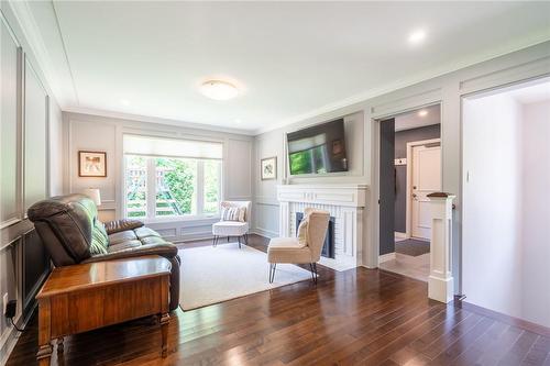 360 North Shore Boulevard E, Burlington, ON - Indoor Photo Showing Living Room With Fireplace