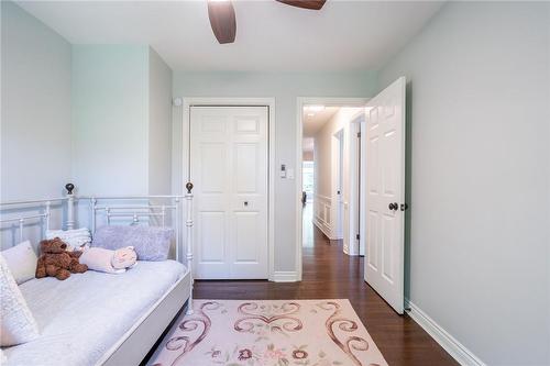 360 North Shore Boulevard E, Burlington, ON - Indoor Photo Showing Bedroom