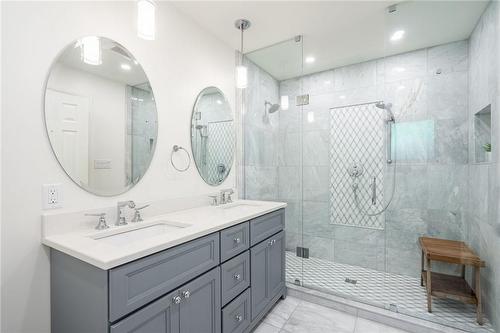 360 North Shore Boulevard E, Burlington, ON - Indoor Photo Showing Bathroom