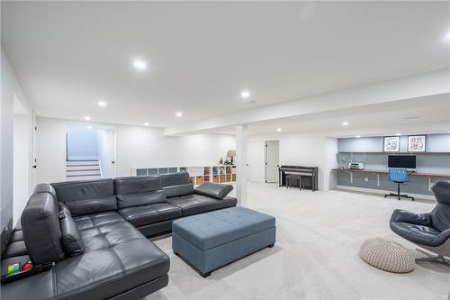 360 North Shore Boulevard E, Burlington, ON - Indoor Photo Showing Living Room