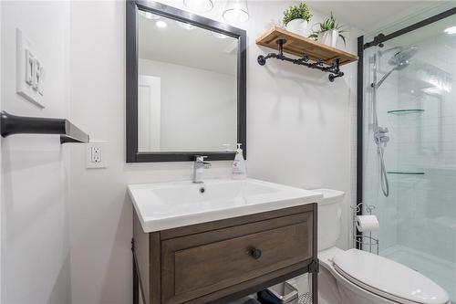 360 North Shore Boulevard E, Burlington, ON - Indoor Photo Showing Bathroom