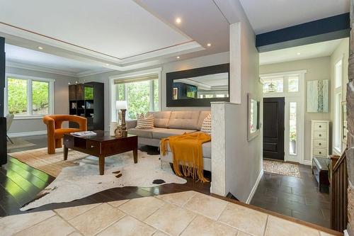 1245 Baldwin Drive, Oakville, ON - Indoor Photo Showing Living Room