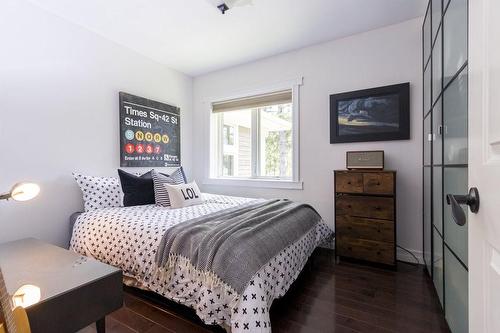 1245 Baldwin Drive, Oakville, ON - Indoor Photo Showing Bedroom