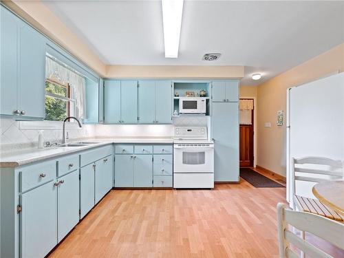 5244 Cedar Springs Road, Burlington, ON - Indoor Photo Showing Kitchen