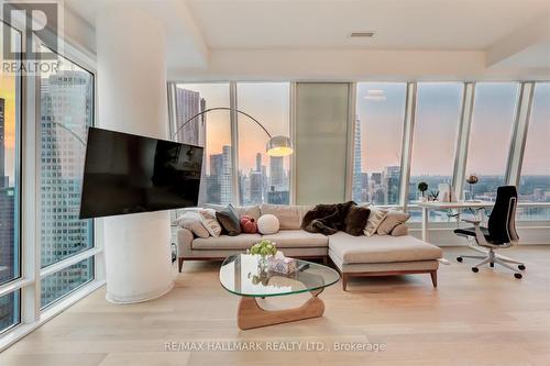 4804 - 8 The Esplanade, Toronto (Waterfront Communities), ON - Indoor Photo Showing Living Room