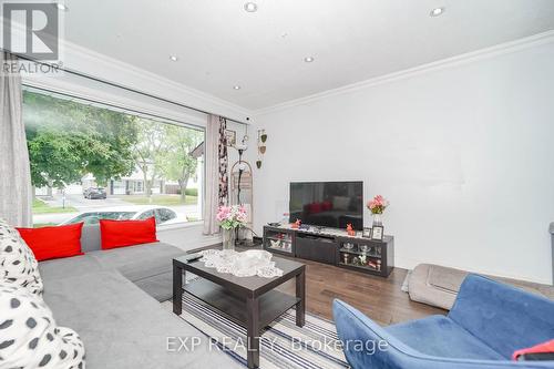 60 Manorglen Crescent, Toronto (Agincourt South-Malvern West), ON - Indoor Photo Showing Living Room