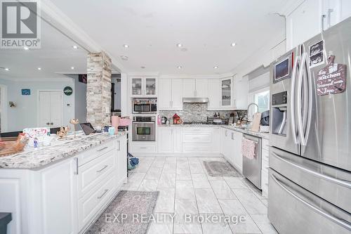 60 Manorglen Crescent, Toronto (Agincourt South-Malvern West), ON - Indoor Photo Showing Kitchen With Upgraded Kitchen