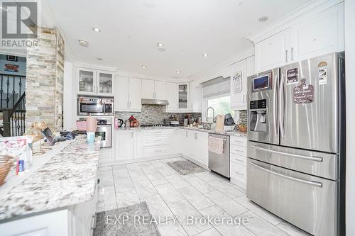 60 Manorglen Crescent, Toronto (Agincourt South-Malvern West), ON - Indoor Photo Showing Kitchen With Upgraded Kitchen