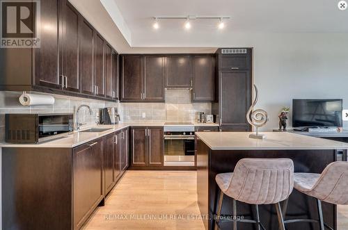 421 - 9075 Jane Street, Vaughan, ON - Indoor Photo Showing Kitchen