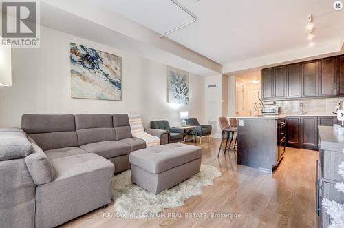 421 - 9075 Jane Street, Vaughan, ON - Indoor Photo Showing Living Room