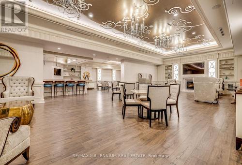 421 - 9075 Jane Street, Vaughan, ON - Indoor Photo Showing Dining Room