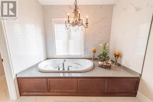 3000 South Talbot, Tecumseh, ON - Indoor Photo Showing Bathroom