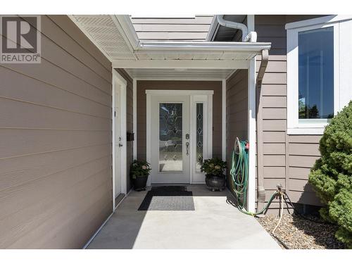 1586 Carshyl Court, Kelowna, BC - Outdoor