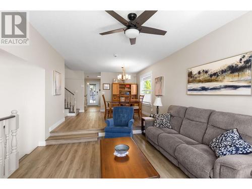 1586 Carshyl Court, Kelowna, BC - Indoor Photo Showing Living Room