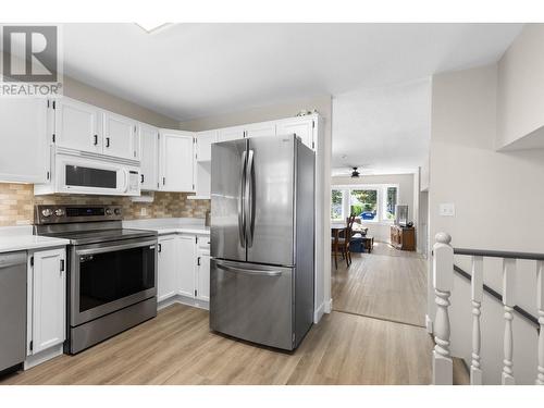 1586 Carshyl Court, Kelowna, BC - Indoor Photo Showing Kitchen