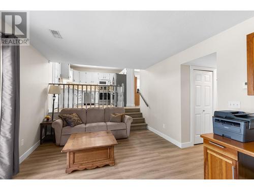 1586 Carshyl Court, Kelowna, BC - Indoor Photo Showing Living Room