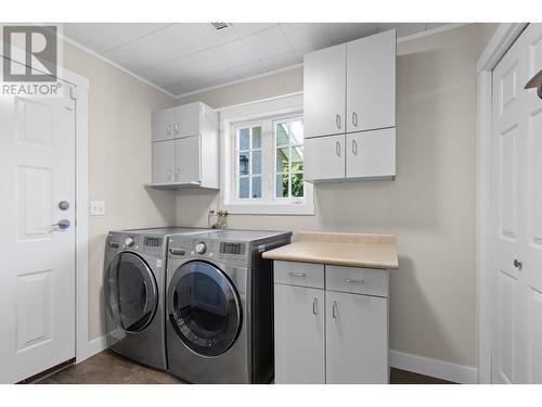 1586 Carshyl Court, Kelowna, BC - Indoor Photo Showing Laundry Room