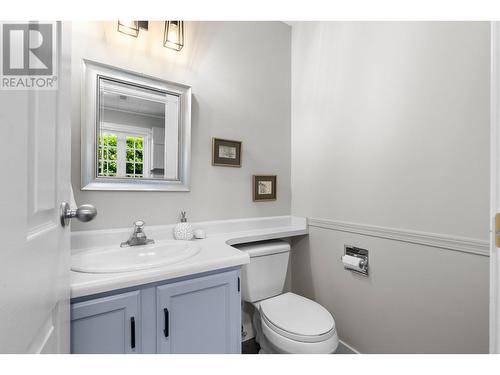 1586 Carshyl Court, Kelowna, BC - Indoor Photo Showing Bathroom