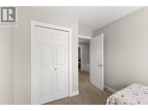 1586 Carshyl Court, Kelowna, BC - Indoor Photo Showing Bedroom