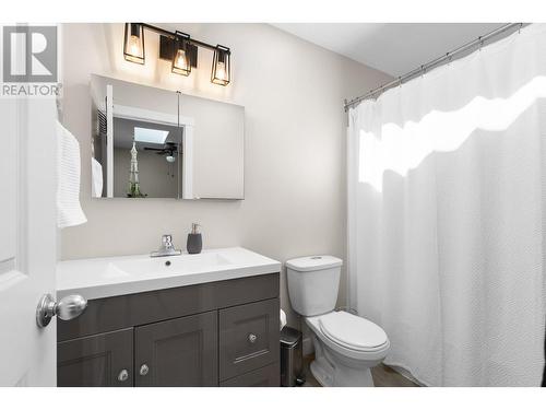 1586 Carshyl Court, Kelowna, BC - Indoor Photo Showing Bathroom