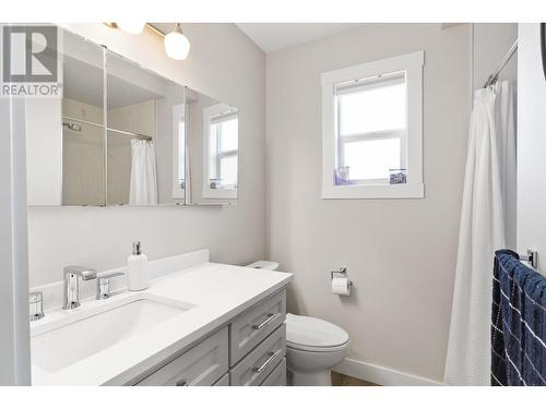 1586 Carshyl Court, Kelowna, BC - Indoor Photo Showing Bathroom