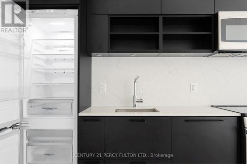 711 - 135 East Liberty Street, Toronto (Niagara), ON - Indoor Photo Showing Kitchen