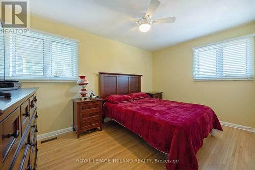 107 Tweedsmuir Avenue, London, ON - Indoor Photo Showing Bedroom