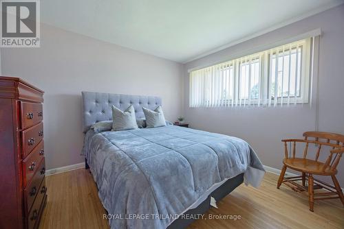 107 Tweedsmuir Avenue, London, ON - Indoor Photo Showing Bedroom