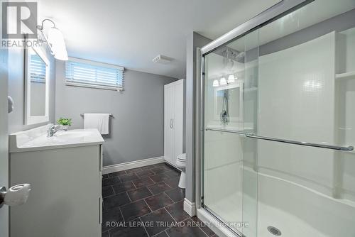 107 Tweedsmuir Avenue, London, ON - Indoor Photo Showing Bathroom