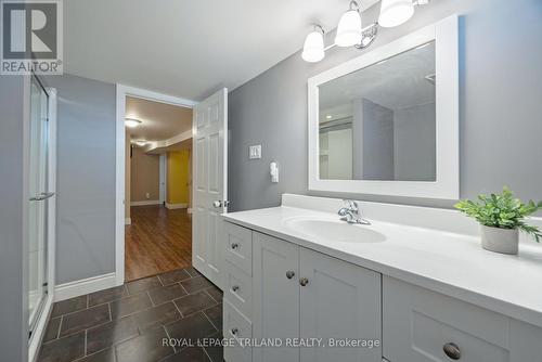 107 Tweedsmuir Avenue, London, ON - Indoor Photo Showing Bathroom