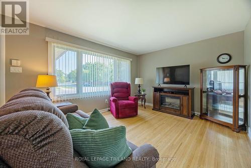 107 Tweedsmuir Avenue, London, ON - Indoor Photo Showing Living Room