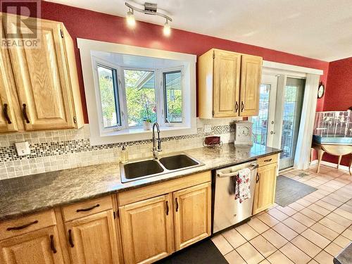 6374 Dawson Road, Prince George, BC - Indoor Photo Showing Kitchen With Double Sink