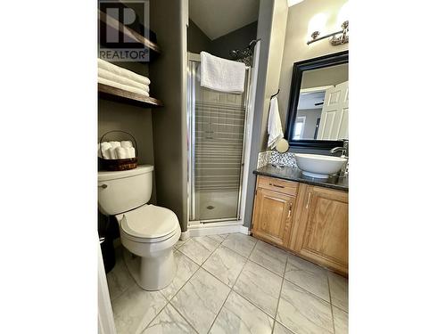 6374 Dawson Road, Prince George, BC - Indoor Photo Showing Bathroom