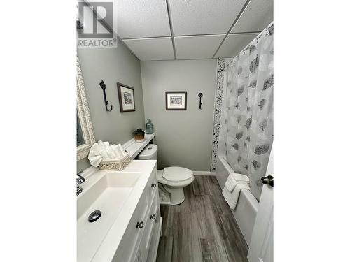 6374 Dawson Road, Prince George, BC - Indoor Photo Showing Bathroom