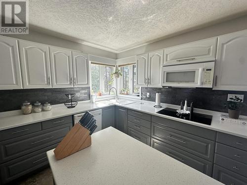 5543 Maxhamish Crescent, Fort Nelson, BC - Indoor Photo Showing Kitchen