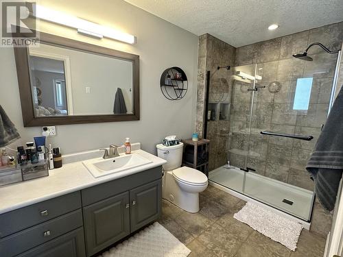 5543 Maxhamish Crescent, Fort Nelson, BC - Indoor Photo Showing Bathroom