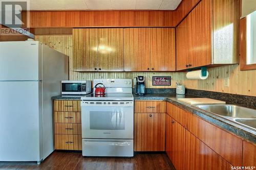 52 Lakeshore Drive, Kannata Valley, SK - Indoor Photo Showing Kitchen