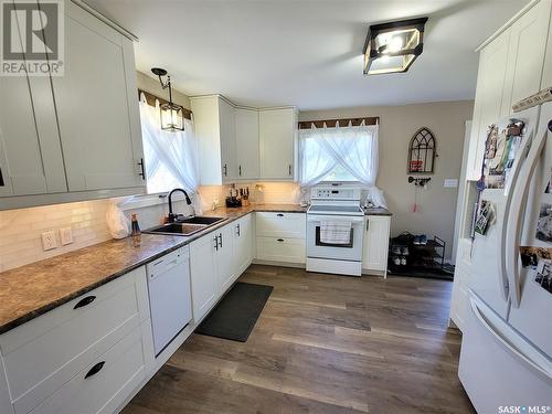 619 Loon Crescent, Loon Lake, SK - Indoor Photo Showing Kitchen