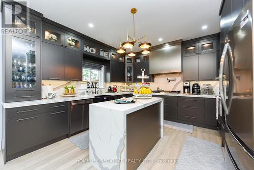 8922 Wellington 124 Road, Erin, ON - Indoor Photo Showing Kitchen With Upgraded Kitchen