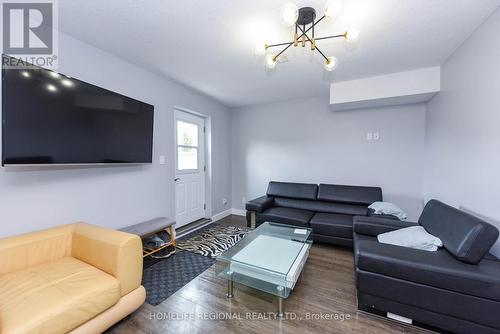 8922 Wellington 124 Road, Erin, ON - Indoor Photo Showing Living Room