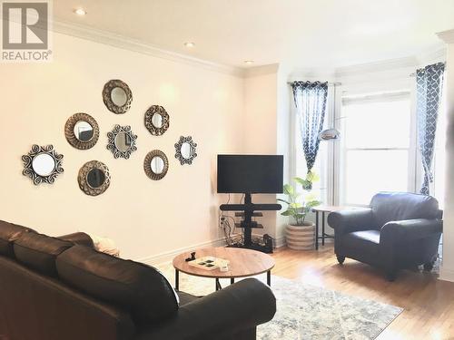 8 Howe Place, St. John'S, NL - Indoor Photo Showing Living Room